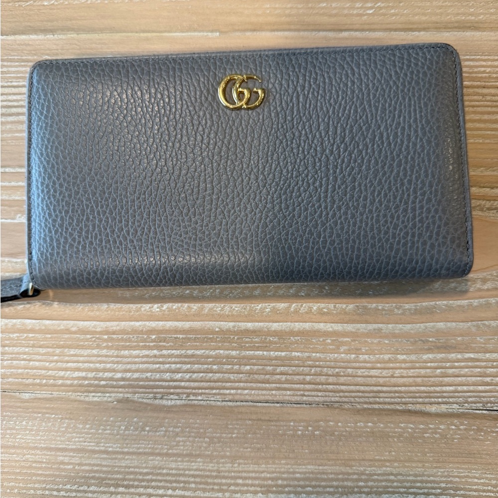 Gucci GG Marmont Zip Around Wallet Pebbled Leather Gray Gold Continental - Picture 1 of 6
